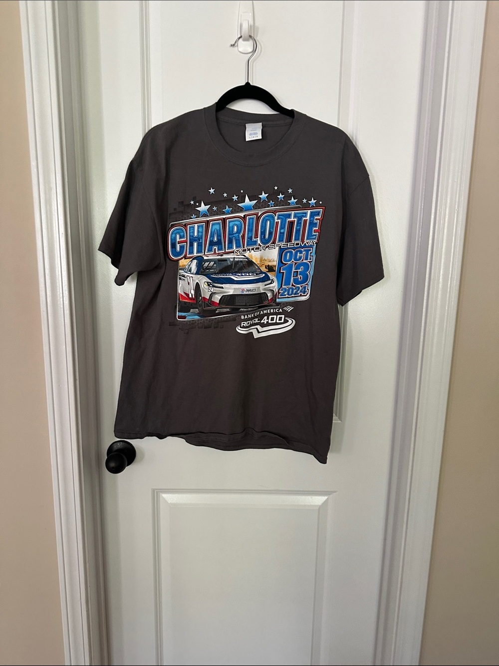 NWOT NASCAR Charlotte Motor Speedways Rovel 400 T-shirt in a Large